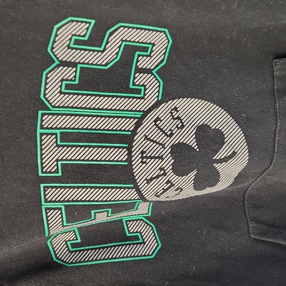 NBA Boston Celtics Basketball Boys sz L (14/16) short sleeve Sweatshirt w/hoodie - Picture 2 of 6